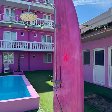 Casa Barbie Costinesti - Oferim Intrare Gratuita La Nibiru Si Este La Doar 3 Min Pe Jos 旅馆 科斯蒂内什蒂