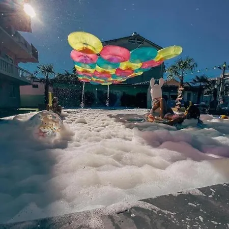 Casa Barbie Costinesti - Oferim Intrare Gratuita La Nibiru Si Este La Doar 3 Min Pe Jos 旅馆 科斯蒂内什蒂